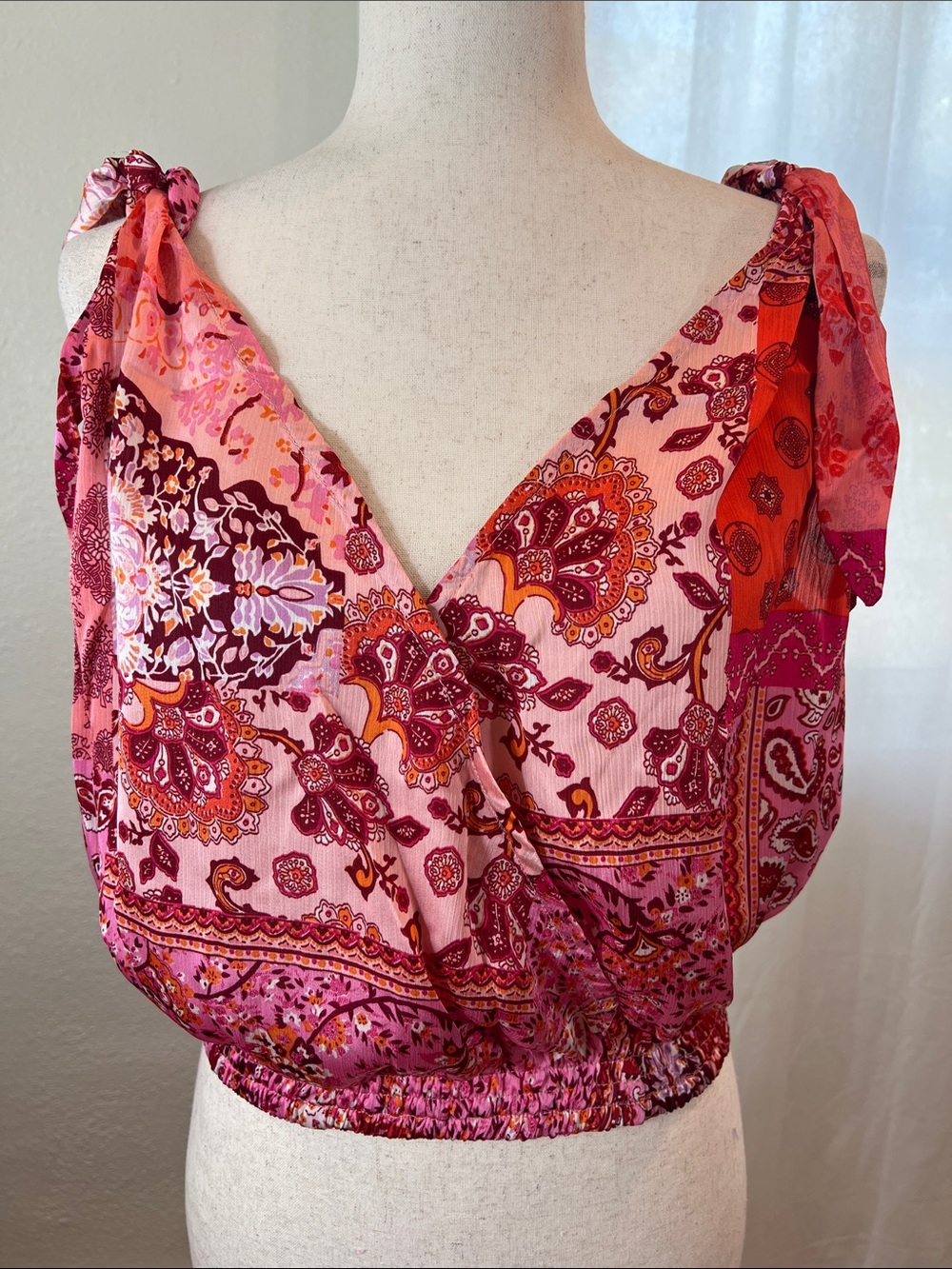 easel Multicolor Patchwork Paisley V-Neck Boho Cropped Tank. Size M. NWT.
